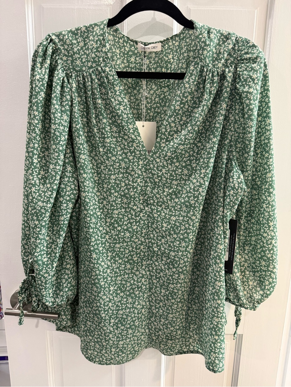 Olivia Grey Green Floral V-Neck Puff Sleeve Blouse NWT 2x